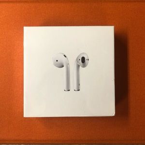 AirPods w/ Wireless Charging Case (2nd Gen)